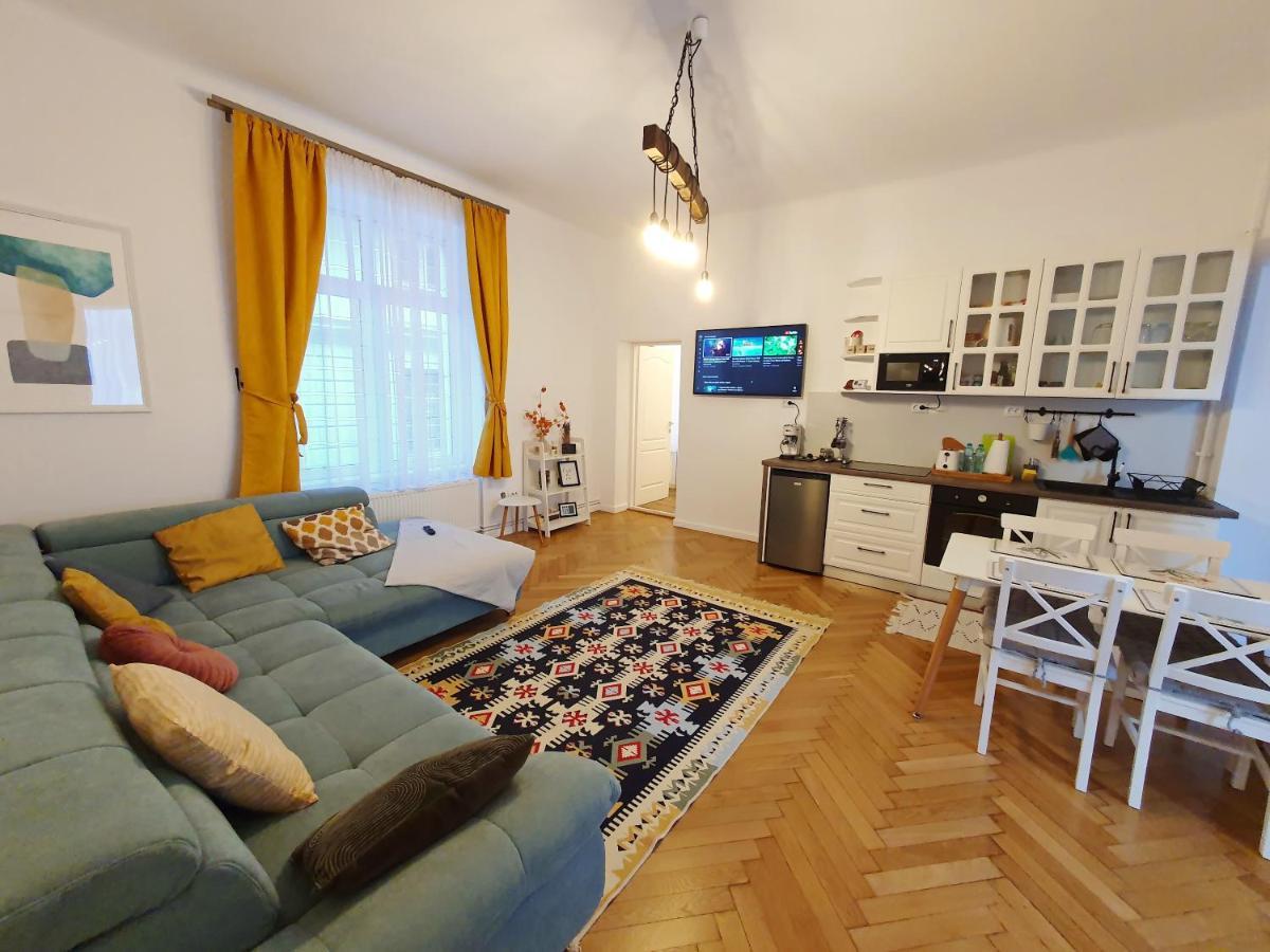 Jasmine Serenity Apartment - Central, Behind Black Church Braşov Exterior foto