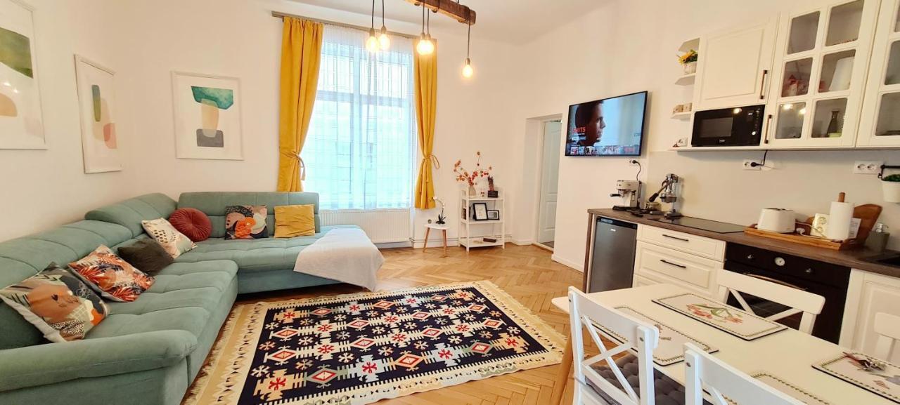 Jasmine Serenity Apartment - Central, Behind Black Church Braşov Exterior foto